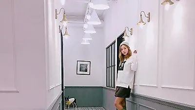 김가은, 강아지와 화보같은 자태 공개 "일하는데 방해하기 있기없기"