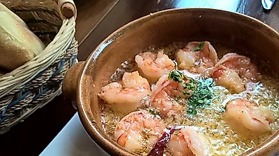 새우를 이용한 '감바스', '새우머리 버터구이' 혼술 안주 레시피는?