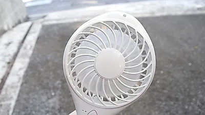 여름철 휴가 필수템, '휴대용선풍기' 기내 반입될까?..폭발 및 관리법