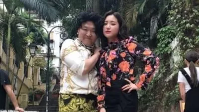 싸이 흠뻑쇼 앞두고 손나은과 M/V촬영장 속 '얼큰샷?'...화려한 무늬 바지
