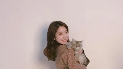 배우 박신혜, "호기심 많은 캣초딩" 반려묘 해리와 찰칵