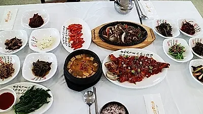 봄 향기 '가득' 봄나물 식도락은 역시 설악산 ...한정식 맛집, 속초 '이조관' 탐방