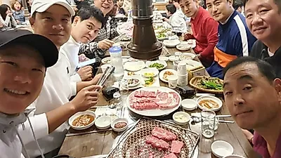 안정환X허재X김용만X김성주, '뭉쳐야찬다' 회식 인증..."소고기 74인분, 축구가 뭐길래"