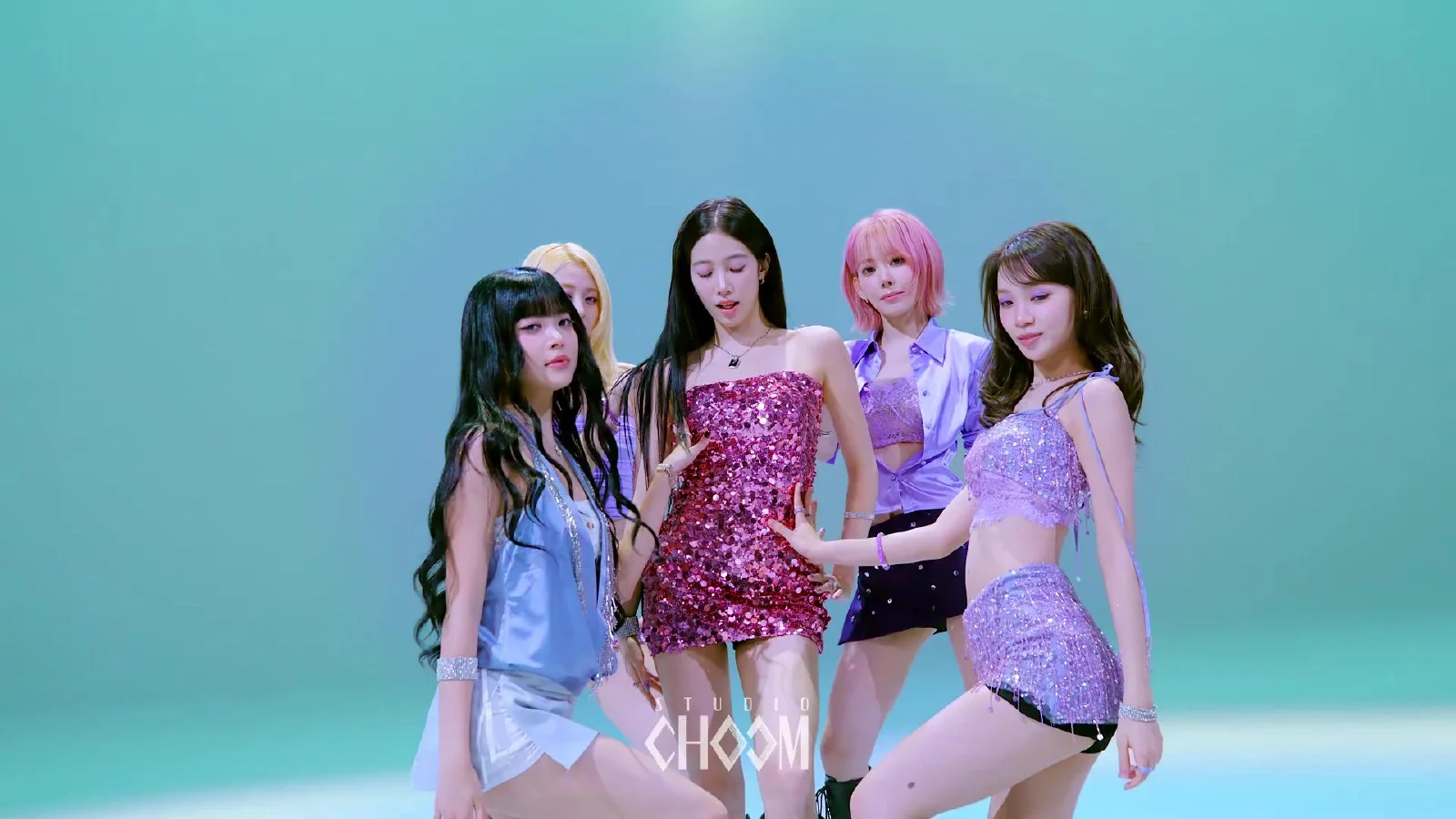 르세라핌, 'Made My Night' 스튜디오 춤 퍼포먼스 영상 공개