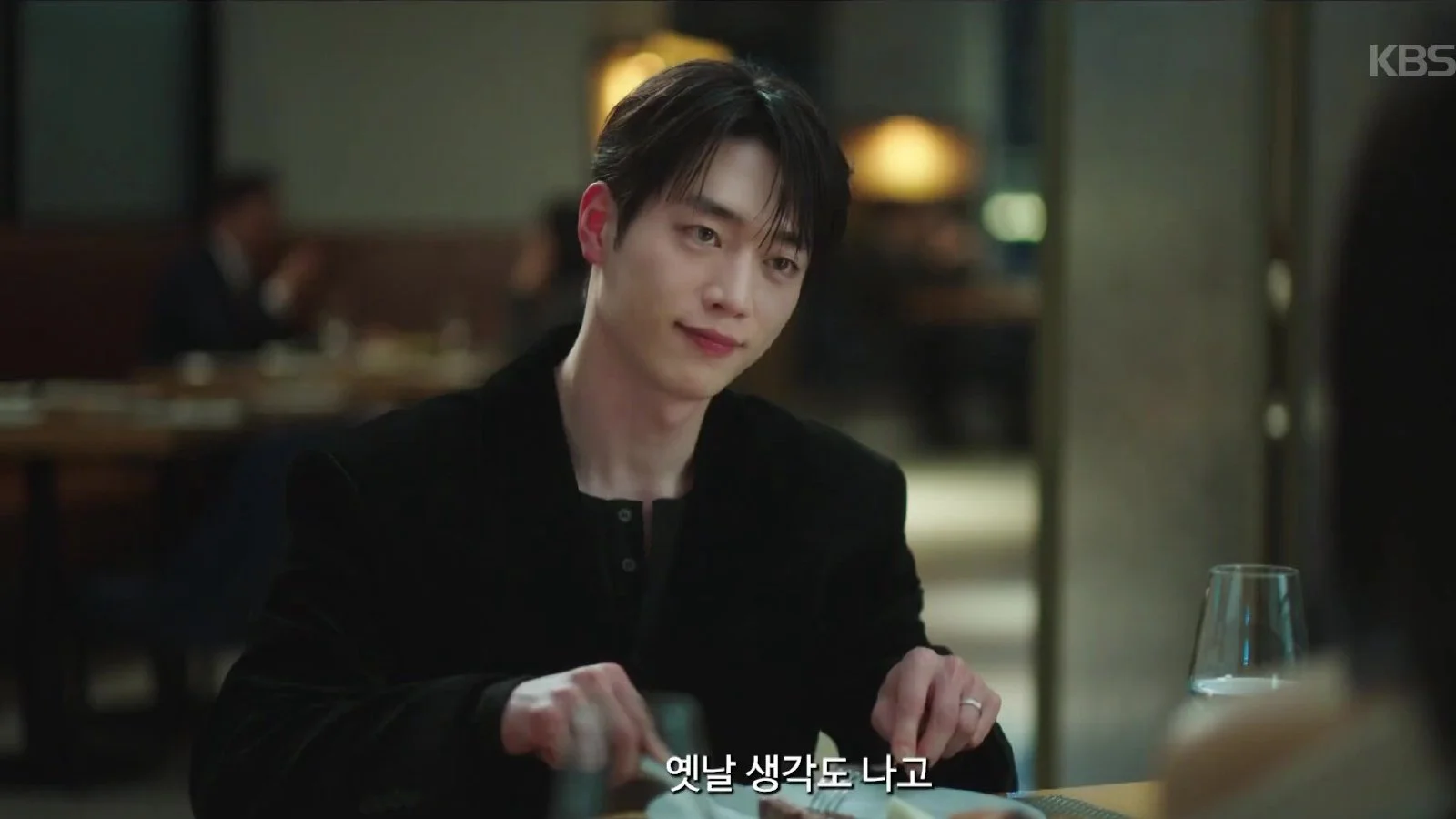 서강준·안은진, '너 말고 다른 연애' 속 10년 차 커플의 현실적 데이트 대화
