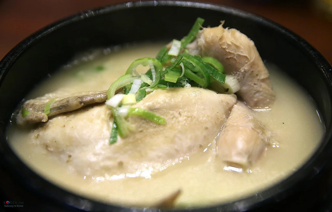 뚝배기에 담긴 삼계탕