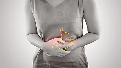 배꼽 근처 통증이 느껴진다면 위암 증상? 조기검진 및 예방이 가장 중요해…위암에 좋은 음식까지