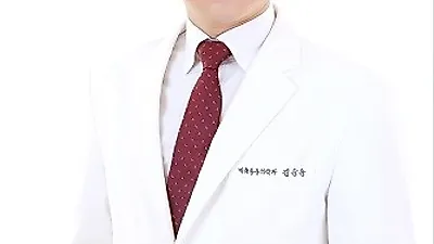 야외운동 중 발생한 팔꿈치통증 테니스엘보. 초기 치료가 가장 중요해