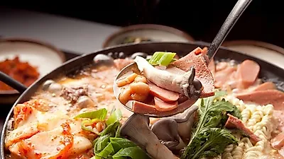 캠핑 음식으로 딱, 백종원·김수미 부대찌개 만드는 법 황금레시피는?