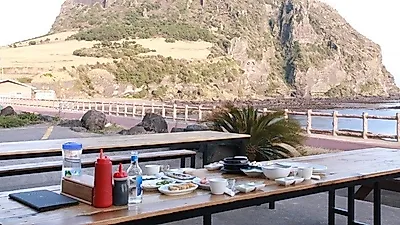 식사를 하며 제주도를 즐길 수 있는 성산일출봉 맛집, '전망좋은횟집'