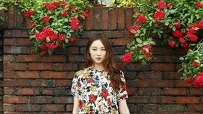 이성경, 말도 안되는 다리 길이 인증샷...실제로 보면 이 정도?
