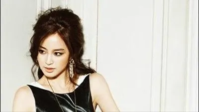비 김태희 커플화보, 초밀착 반짝이 미니 원피스에 드러난 '섹시美'