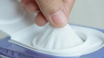 아기 물티슈, '안전하다'는 말만 믿기엔… 유해성분 꼭 확인해야
