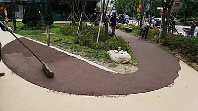 도시 공기 오염 속 ㈜한별 질소 산화물 잡는 바닥포장재 선보여