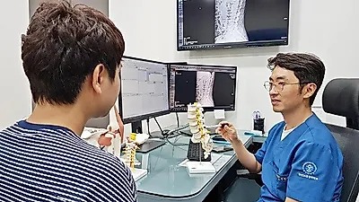 다리저리고 통증 있다면, 척추관협착증 의심해야