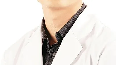 목이나 어깨에 쉽게 피로를 느낀다면 '척추측만증' 가능성 높아