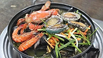 제주도 우도맛집 파도소리해녀촌, 보말육수로 만든 해물칼국수 눈길