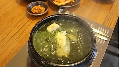 서울삼계탕맛집 '삼계장인', 건강에 유용한 쑥삼계탕 인기 메뉴 제공