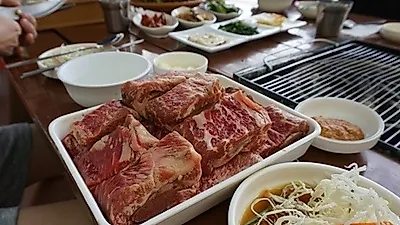 100% 수제갈비 맛으로 힐링 만끽...포천 맛집 '우목정' 미식 여행