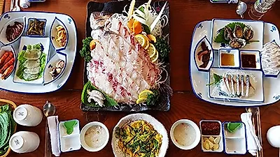 중문 맛집 '대포동산 횟집' 봄철 관광객에게 구문쟁(능성어)‧다금바리 등 활어회 선보여