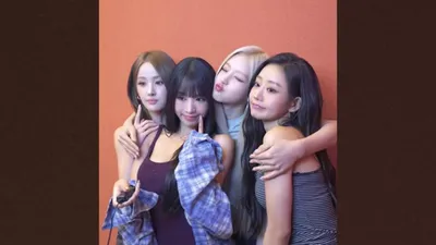 키스오브라이프, 'SWEAT' 팝업스토어 습격... 남다른 현장 분위기