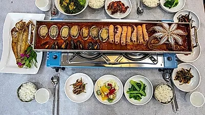 제주도 중문 맛집 '기원뚝배기' 맛깔스런 제주요리로 입소문난 문어해물통갈치조림 제공