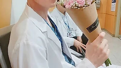 [스타☆톡] '라이프' 이동욱, 남친짤 생성중..'누가 꽃이야?'