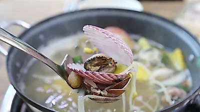 안면도 맛집, 입맛 사로잡는 해물칼국수로 주목