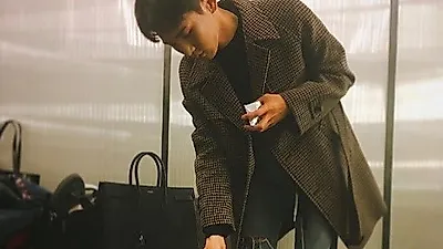 샤이니 멤버 키, 반려견들에게 먹이 주는 중 '다정다감'
