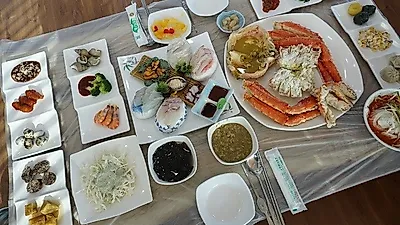 수 있는 속초, 금강산도 식후경 비치대게직판장에서 제철 대게 맛볼 수 있어