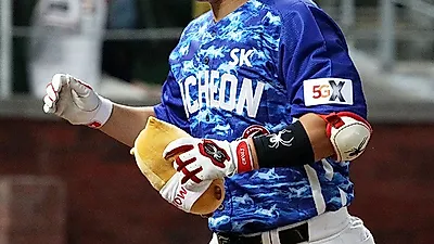최정 "SK에서 선수생활 마무리" 6년 계약 완료…KIA는 핵터 보낸다 새 외국인 조 윌랜드 영입
