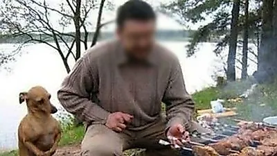 '너무 먹고 싶은 강아지'...주인아 제발 한 입만 '굽신굽신'
