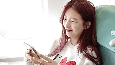 수지 근황 사진에 '인간 체리가 있다면 이런 모습일까' 파리로 떠나기 전 셀카 사진 눈길