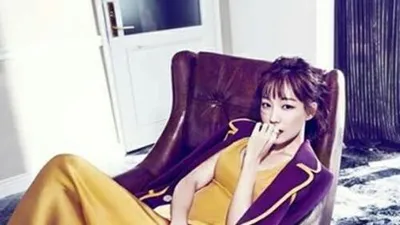 신소율, 살짝 트인 드레스 사이로 각선미 과시 '바비인형 몸매'