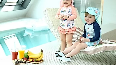 유아 패션 브랜드 킨더스펠, 유아 래쉬가드·아쿠아슈즈 등 COOL 바캉스 만들어줄 물놀이룩 제안