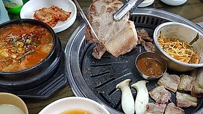 합리적인 가격에 흑돼지 맛볼 수 있는 제주 중문 흑돼지맛집 '오르막가든'