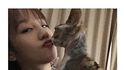 박보람, 반려묘와 키스 '춥춥'
