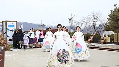 [포토뉴스] 사랑해요대한민국 2020 해돋이 한복퍼포먼스, 새해 첫날 오색 한복 입고 임진각에서 "사뿐사뿐"