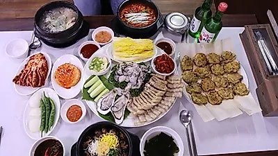 안산 맛집 '굴마을낙지촌', 영양가 높은 제철 굴요리로 겨울철 건강 지킬 수 있어