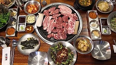 품질 좋은 특수 부위를 모듬으로 맛볼 수 있는 신림역 맛집 '인생고기'