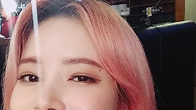 [스타☆톡]솔라, 멋진 봉춤에 논란 잊혀질까..'솔라 논란이 뭐길래?'