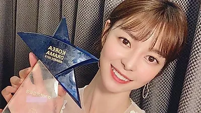 권나라, 벌써 30대 나이? 반려견 호두와의 최근 근황 '공개'