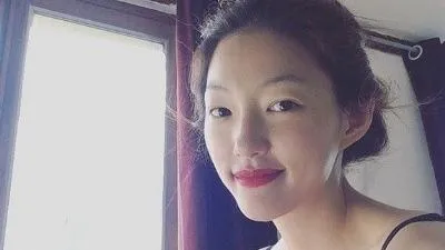 이엘, '은근 볼륨감'...아슬아슬 민소매 섹시미 화사
