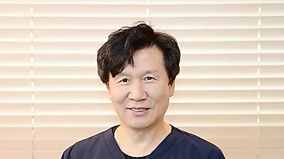 임플란트 시 절개로 인한 통증 두렵다면 무절개 임플란트가 해결책