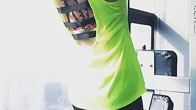 김선신, '풀업 삼매경 구릿빛 도깨비근육 뽐내'