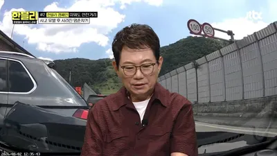The front car stops on the highway with hazard lights on; who is responsible for the accident?