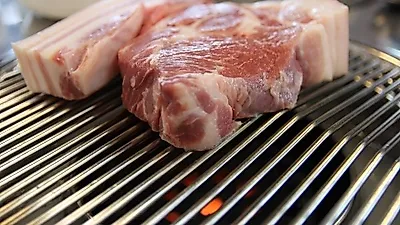 제주도 공항 근처 흑돼지 맛집 '돈사촌외도점', 푸짐한 식사와 서비스 제공