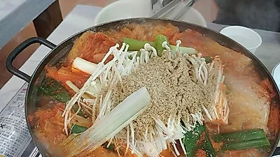 안면도 맛집, 현지인도 인정하는  안면도 가볼만한곳 자연휴양림과 게국지의 원조 '시골밥상'