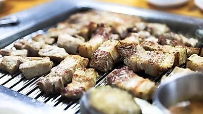 100% 제주 흑돼지? 바로 이런 맛...제주도 중문관광단지 맛집 탐방 '서민흑돼지'