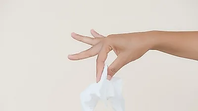 식당 물티슈로 손 닦기 위험한 이유… 시신 세척제 성분이?